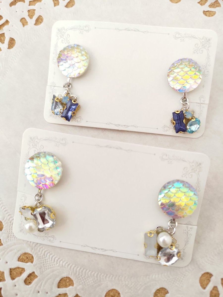 ShopMituboshi's tweet photo. ✨【新入荷情報】✨
MEKAさんより、新商品入荷しました！
カボションにキラリと煌めくビジューが揺れる「パステルカボションビジューイヤリング」です。
軽くて使いやすい逸品で、普段使いから特別な日にも似合います🩵
すべて組み合わせが違う１点ものです。
#ハンドメイド #江古田 https://t.co/VPReku3156