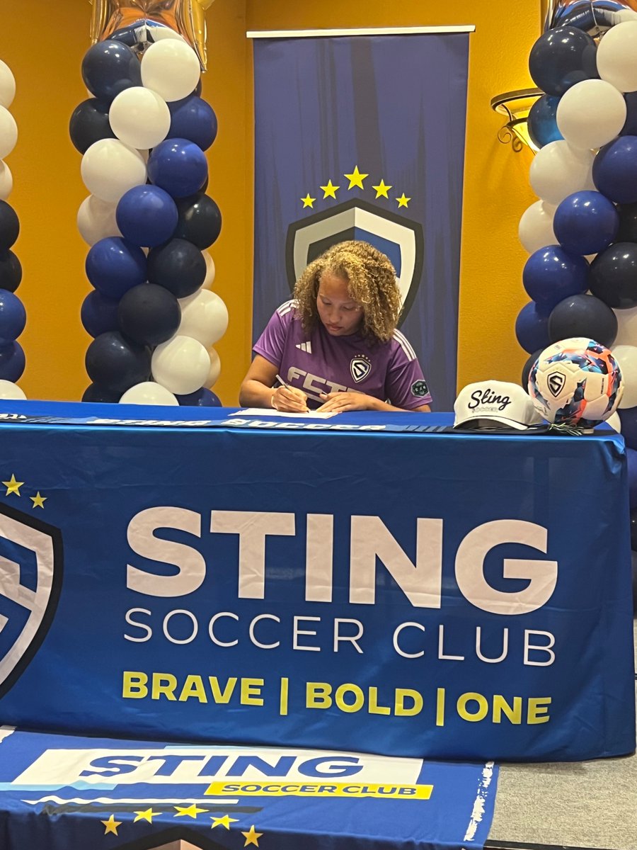 TLewisGK's tweet image. Signing Day for my last club season. Can’t wait for this season with so many of the girls I started this journey with. Let’s go 2007/2008 Sting Ne ECNL RL!! ⚽️