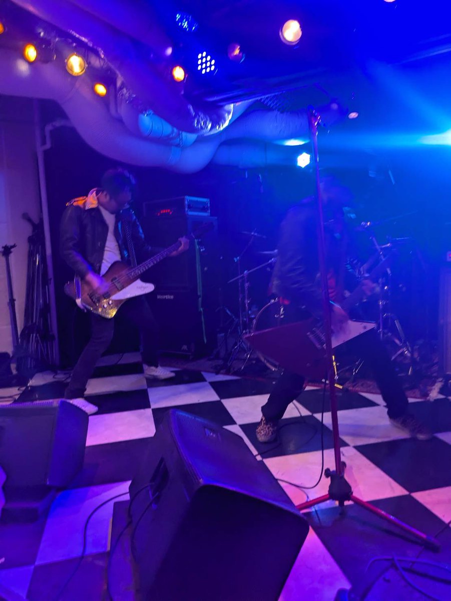 [info]
7.20(sun)
『みちのく3ピースバンドサミット
～三羽烏～』
<a href="/beonspace222/">青森ビーオンスペース２２２トラスト</a>

【Guest】
三浦雅也[夜のストレンジャーズ]
THUNDER TOMAHAWK (仙台)

【Live】
THE GOOD 
FROG 
Side 6's 
らしさ 
ザ・ボンゴレズ 

【DJ】
Twistin' sally

サントマ初の青森！
みんな夏は青森だ！ヨロシクです！