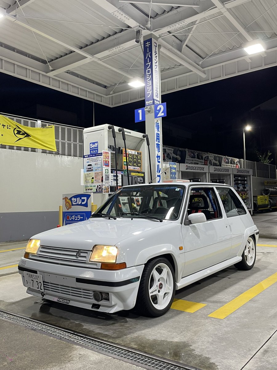 NeKoDemi8's tweet photo. 1990 RENAULT 5 GT turbo納車！
しかし4時間後には不動となりレッカーされていきました...。期待を裏切りません。

30分くらい乗っただけだけどもう虜に。
ターボがバッチリ効いていてとんでもなく速い！これがフレンチロケットか🇫🇷🚀

少しずつこのクルマの事を分かっていければな～と。 https://t.co/4pkS1GG8B2