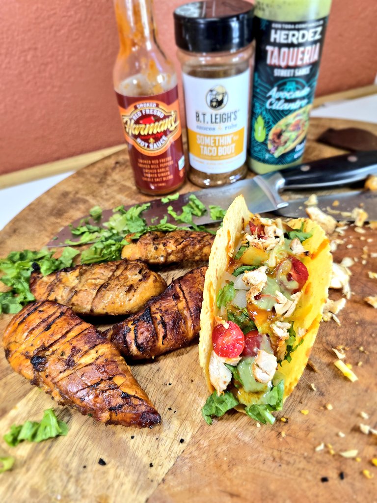 Chicken Tacos tonight! 👊😋👍
<a href="/HabaneroHarman/">@HabaneroHarman</a>
<a href="/btleighs/">B.T. Leigh's Sauces and Rubs</a>
<a href="/HerdezBrand/">HERDEZ® Brand</a>