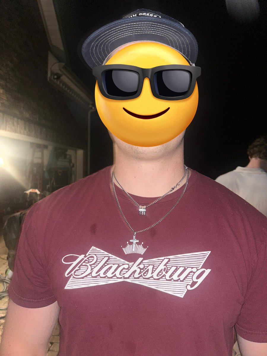BrickBruceBun's tweet photo. Nice shirt buddy #gradpartyszn #4-8 https://t.co/y7Pah72IGg