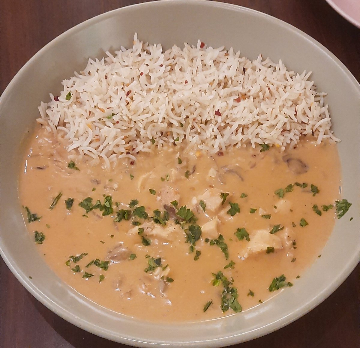 w_karve's tweet photo. #Food #Pune #FriendsMeet
#Madeline #Cafe #MayurColony
"small eats" (grilled sandwich + garlic bread) + cream of broccoli and almond soup + chicken stroganoff https://t.co/tNs25FZNMk