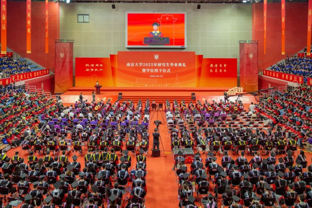 Farewell, but never goodbye! On Jun 22, Nanjing University held its 2025 postgraduate commencement. Tears, laughter, and a sea of caps in the air — a day of dreams and promises.