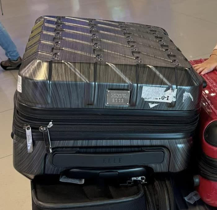 HELP RT PLS | LOOKING FOR MALETA | NEED HELP ASAP

Hello!

Baka may  nakakakilala sa nakakuha ng BLACK NA MALETA sa NAIA TERMINAL 3, JUNE 26, 2025. Matandang babae po kumuha.

There will be a reward sa makakakita kasi  importante ng laman ng maletang ito.

Please help us out!