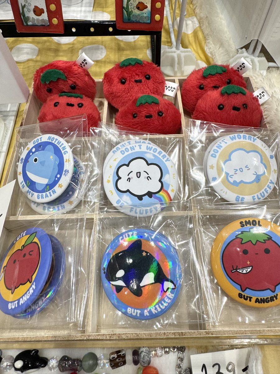 เปิดบูธแล้วค่า ของเย้ออ ร้านก็เยอะะะ ละลานตาเว่อ มาเดินกันเถอะๆ นุ่มฟูอยู่ M49 ค่ะ #IFEXPO25