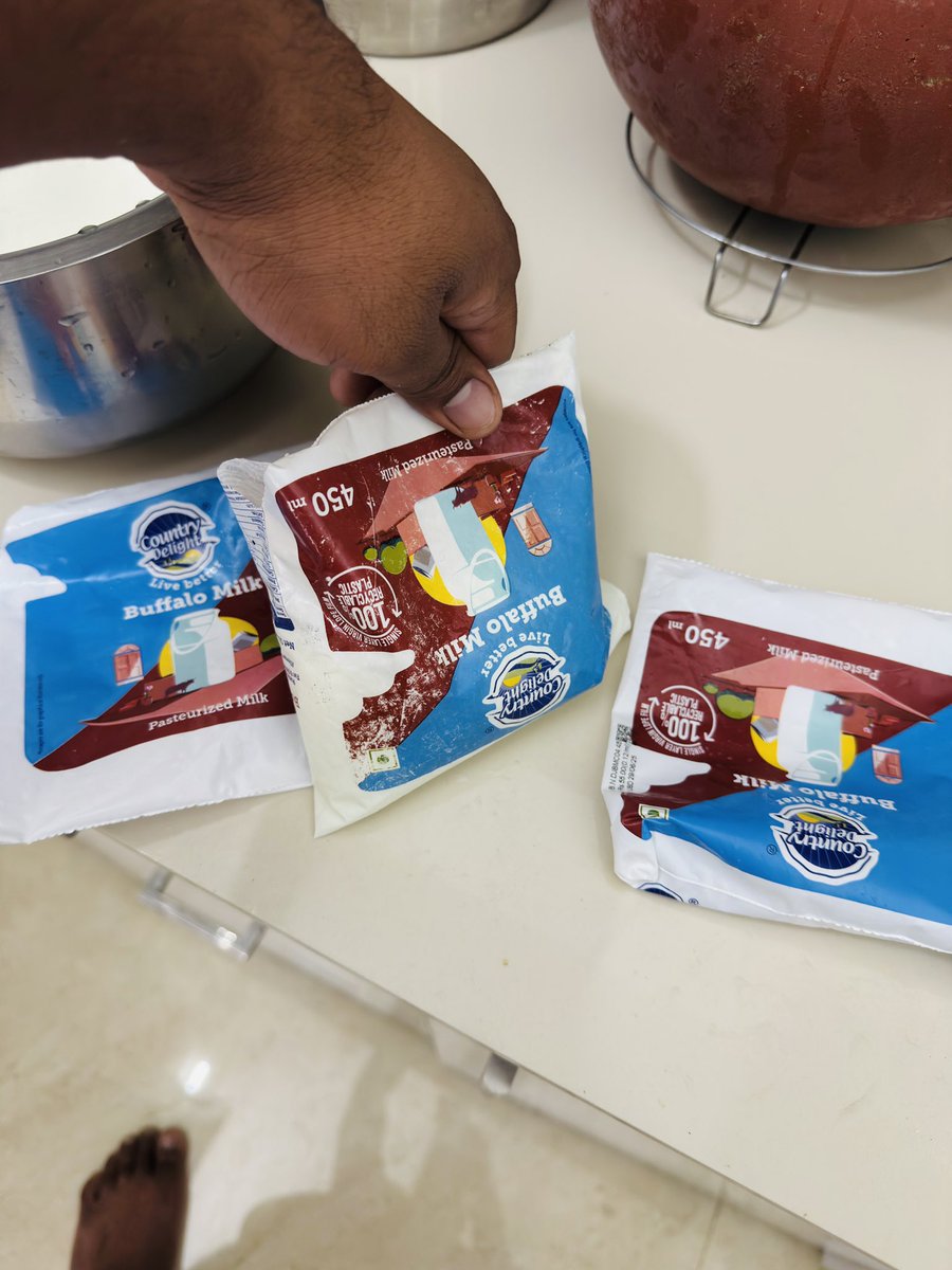 sunilsam016's tweet photo. Just received a spoiled &amp; expired milk from @_countrydelight today. It was literally like paneer or curd inside the sealed packet. Quality check failed badly. This is a serious issue that needs answer.
#foodsafety #countrydelight https://t.co/d7hcZAEibn