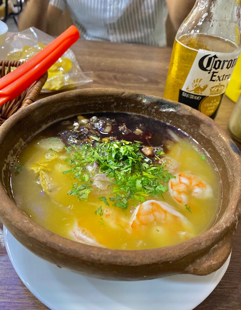 Fabichavezz's tweet photo. Mi feriado fue un cevichito mixto en compañía de mi mejor amigo. 

#Manabi 💚 https://t.co/5dNJfp1VqJ