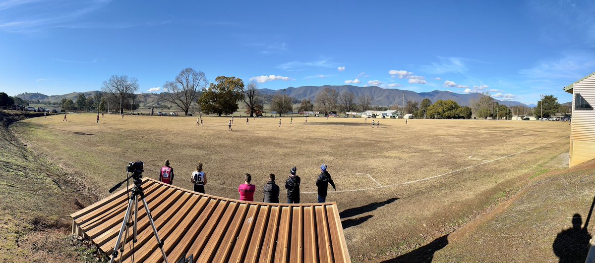 ☀️ Nutha beautiful #Winters day in the mountains filming the #TDFNL footy in <a href="/DederangRaces/">Dederang Races</a> #Bombers v #Rutherglen #CatsOnTwitter 
#AFL #CountryFooty #Video #Media #Footy #Melbourne