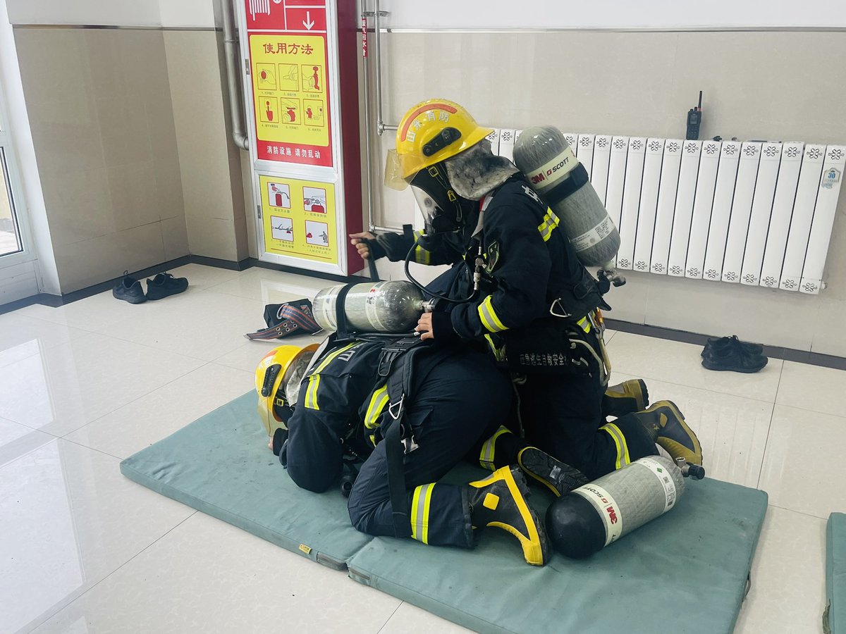 这姿势我很会做，时刻准备着😂