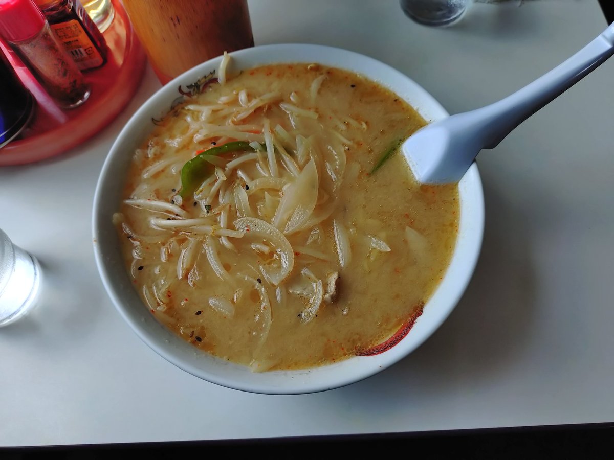 marblegc81999's tweet photo. バナナマンのせっかくグルメで紹介されたみさと食堂にきました。
味噌ラーメン美味しかったです。
#みさと食堂 https://t.co/o6Wg7FkqYy