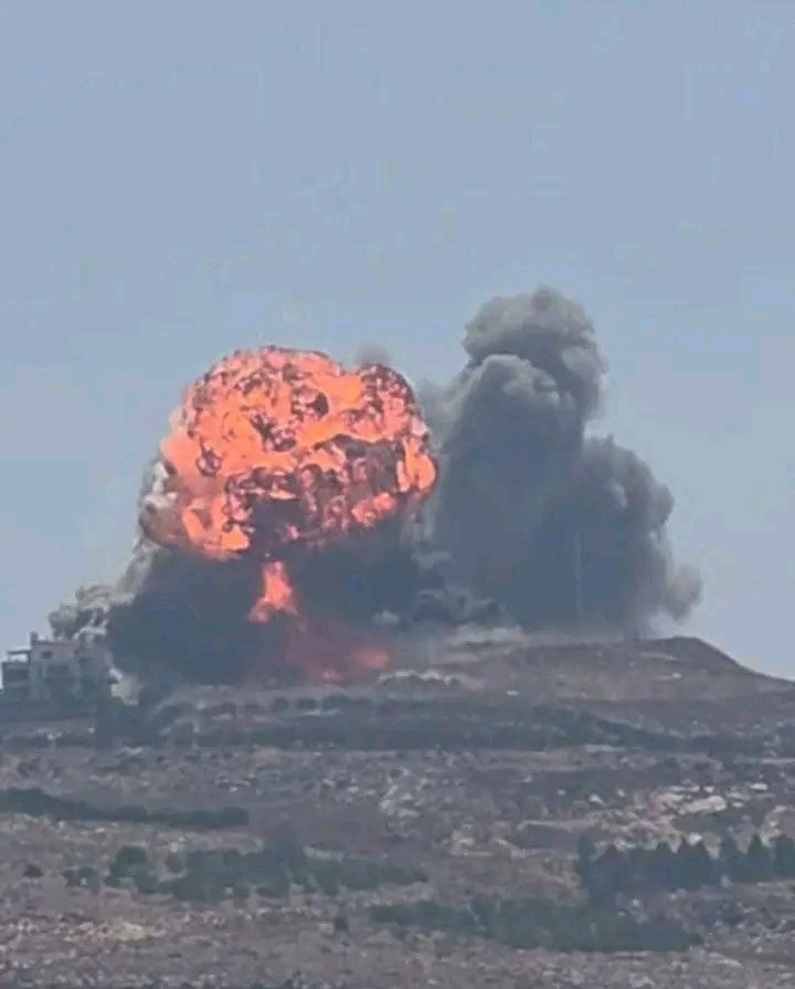 लेबनान से शाम का नजारा ,
कलाकार का नाम - इजरायल 💥

#israil