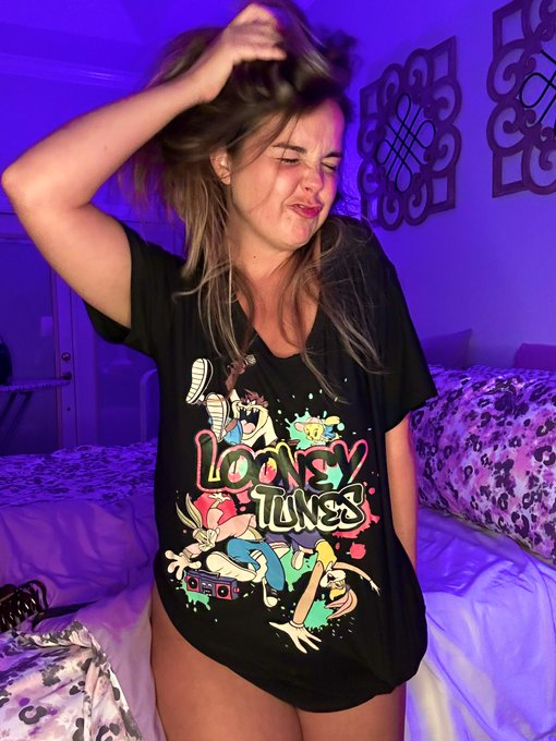 Watch Dillion Harper's leaked NSFW photo on TwXstars