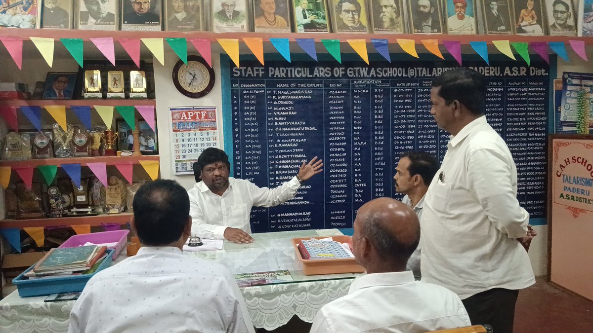 YSRCParty's tweet photo. జిల్లా కేంద్రంలో అధికారులు లు పర్యవేక్షణ ఇంత లోపమా..గిరిజన ప్రాంత విద్యార్థులపై ప్రభుత్వం ఇంత శాపమా? 

అల్లూరి సీతారామరాజు జిల్లా 
జిల్లా కేంద్రమైన పాడేరు పట్టణంలో���ి తలరసింగి ప్రభుత్వ గిరిజన సంక్షేమ బాలుర ఆశ్రమ పాఠశాలలో ఈరోజు ఎమ్మెల్యే విశ్వేశ్వరరాజు గారు తనిఖీ చేశారు, హాస్టల్ వసతి గృహాల్లో గిరిజన విద్యార్థులు ఉంటున్న గదులను ఎమ్మెల్యే మత్స్యరాస విశ్వేశ్వర రాజు గారు స్వయంగా చూసి చలించిపోయారు.పాఠశాలలో సుమారు 432 మంది గిరిజన  విద్యార్థులు ఉన్నారని కానీ వారికి ఎటువంటి మ��లిక వసతి సదుపాయాలు లేవన్నారు. విద్యార్థులు ఉంటున్న గదులు చూస్తే పందులు కూడా అసహ్యించుకొని నిద్రపోవన్నారు. పూర్తిగా  తలుపులు కిటికీలు లేక హాస్టల్ మొత్తం అధ్వాన్నంగా ఉందని, భవనం పూర్తిగా శిధిలదశకు చేరిందని, ప్రతి రోజు విద్యార్థులు నిద్రిస్తున్న సమయంలో భవనం పెచ్చులూడి పడుతుందన్నారు. జిల్లా అధికారులు రోజు ఇదే మార్గంలో రాకపోకలు సాగేస్తుంటారని కానీ లోపల విద్యార్థులు పడే బాధలు  తెలుసుకోలేకపోవడం తీవ్ర విచారకరమన్నారు. ఇంత దారుణంగా జిల్లా కేంద్రంలోని ఓ గిరిజన సంక్షేమ వసతి గృహం పరిస్థితి ఉంటే  రాష్ట్ర ముఖ్యమంత్రి చంద్రబాబు నాయుడు, రాష్ట్ర విద్యా శాఖ మంత్రి నారా లోకేష్, గిరిజన సంక్షేమ శాఖ మంత్రి గుమ్మడి సంధ్యారాణి గిరిజన సంక్షేమానికి పెద్దపీట వేస్తున్నామని చెప్పడం సిగ్గుచేటు అన్నారు. జిల్లా కేంద్రంలోని వసతి గృహం పరిస్థితి ఇలా ఉంటే మారుమూల ప్రాంతంలో గిర���జన సంక్షేమ వసతి గృహాల పరిస్థితి ఏమిటి అని ప్రశ్నించారు. కాలం చెల్లిన భవనాల్లో విద్యార్థులను ఉంచటం సరైన పద్ధతి కాదన్నారు. విద్యార్థుల��ు ఏదైనా జరగరానిది జరిగితే ఎవరు బాధ్యత వహిస్తారని ప్రశ్నించారు. గత వైయస్ఆర్ సీపీ ప్రభుత్వం హయాంలో వేలాది పాఠశాలలు నాడు నేడు పేరుతో రూపురేఖలు మార్చామన్నారు. కానీ కూటమి  ప్రభుత్వం అధికారంలోకి వచ్చిన తర్వాత నుండి విద్యాభివృద్ధికి  చేసింది శూన్యమన్నారు. ఎమ్మెల్యే విశ్వేశ్వర రాజు పాఠశాలను తనిఖీ చేసిన సంగతి తెలుసుకున్న సంక్షేమ శాఖ డీడీ రజని పాఠశాలను సందర్శించారు. పాఠశాల మరమ్మతులకు గతంలోనే రూ. 75 లక్షల నిధులు మంజూరూ అయిందని టెండర్లు పూర్తయిన తర్వాత ప్రారంభిస్తామని ఆమె ఎమ్మెల్యేకు హామీ ఇచ్చారు..
అరకు ఎన్నికల సభలో జీవో నెంబర్ 3 పునరుద్ధరిస్తామని హామీ ఇచ్చిన చంద్రబాబు నాయుడు అధికారంలోకి వచ్చిన తర్వాత కనీస పట్టింపు లేదన్నారు. జీవో నెంబర్ 3 పై స్పష్టత ఇచ్చిన తర్వాతే సీఎం చంద్రబాబు పాడేరులో పర్యటించాలని లేనిపక్షంలో ఆయన పర్యటనను వైయస్ఆర్ సీపీ ఆధ్వర్యంలో పెద్ద ���త్తున అడ్డుకుంటామని హెచ్చరించారు. 
పాఠశాల సిబ్బంది క్వార్టర్స్ మరమ్మత్తులకు ��ినతి..స్థానిక గిరిజన సంక్షేమ ఆశ్రమ పాఠశాలలో విధులు నిర్వహిస్తున్న బోధన, బోధనేతర సిబ్బంది నివాసం ఉండేందుకు తీవ్ర ఇబ్బందులు ఎదుర్కొంటున్నామని గతంలో పాఠశాల సమీపంలో ఏర్పాటు చేసిన క్వార్టర్స్ లో వేరే వ్యక్తులు నివాసం ఉంటున్నారని పైగా ఆ భవనాలన్నీ పూర్తిగా మరమ్మతులకు గురైందని ఈ  చర్యలు తీసుకోవాలని కోరుతూ ఎమ్మెల్యే విశ్వేశ్వర రాజు గారికి ఉపాధ్యాయులు, ఉద్యోగ సంఘ నాయకులు వినతిపత్ర�� అందజేశారు.
ఎమ్మెల్యే వెంట వైయస్ఆర్ సీపీ ఎస్టీ సెల్ పాడేరు నియోజకవర్గం అధ్యక్షుడు సరభ సూర్యనారాయణ, మాజీ సర్పంచ్ మినుముల కన్నా పాత్రుడు తదితరులు ఈ కార్యక్రమంలో పాల్గొన్నారు.