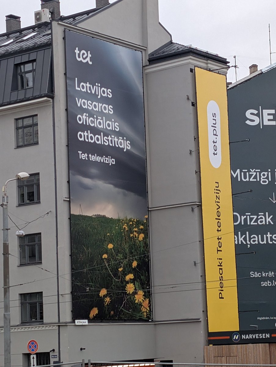 UnVispar's tweet photo. Ja jums besī šitā vasara un gribas zināt, kurš par to maksā, lūdzu! Tas ir @mans_tet! Secinot pēc plakāta, mēs saņemam tieši to, par ko viņi maksā! https://t.co/aP2JBQWwGK