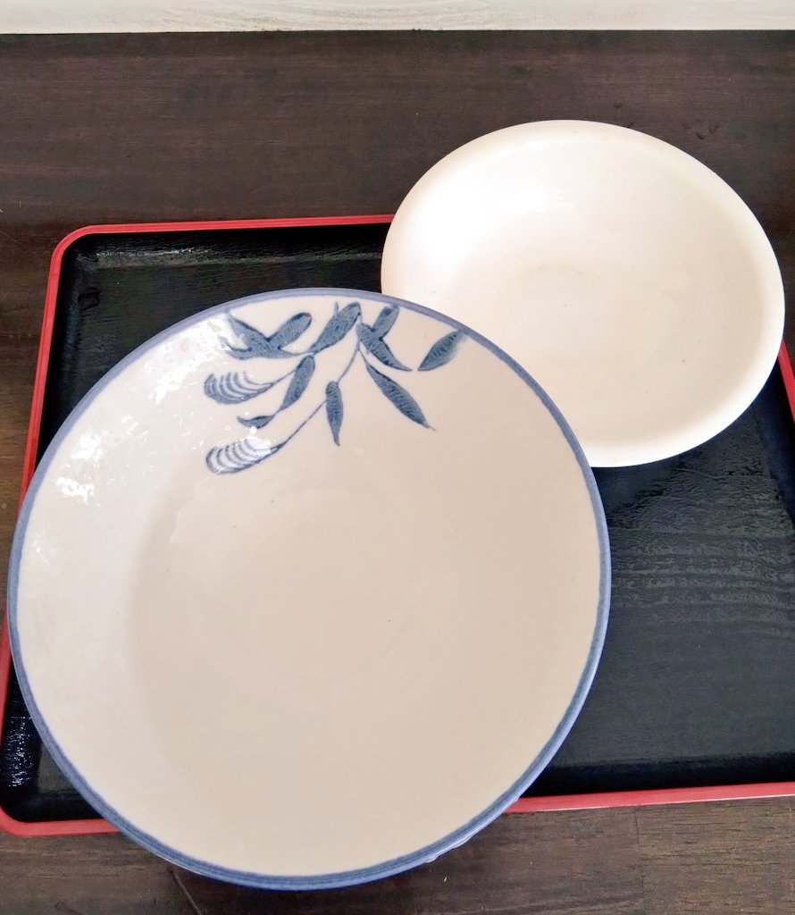 皆さ〜ん✨

こんにちゎ😆

なをぢの楽しいお昼ごはんの時間だョ🤗

今日は麺道自然やの日替りとり天そばとミニカレーを頂きました🍜🐔🍛

鰹出汁の冷た〜い汁にツルシコの蕎麦がたまら〜ん🤤

大ぶりとり天も食べ応え十分でカレーとの相性もバッチリの美味しさでした😋

今日も完食完飲で腹パンでㇲ🥰