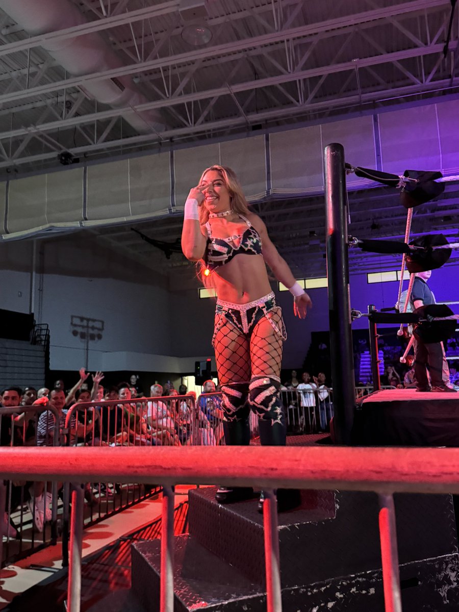 She’s a grown ass woman!!!! Great to see <a href="/theahail_wwe/">Thea Hail</a> at #nxtfortpierce

#NXTFtPierce #nxt