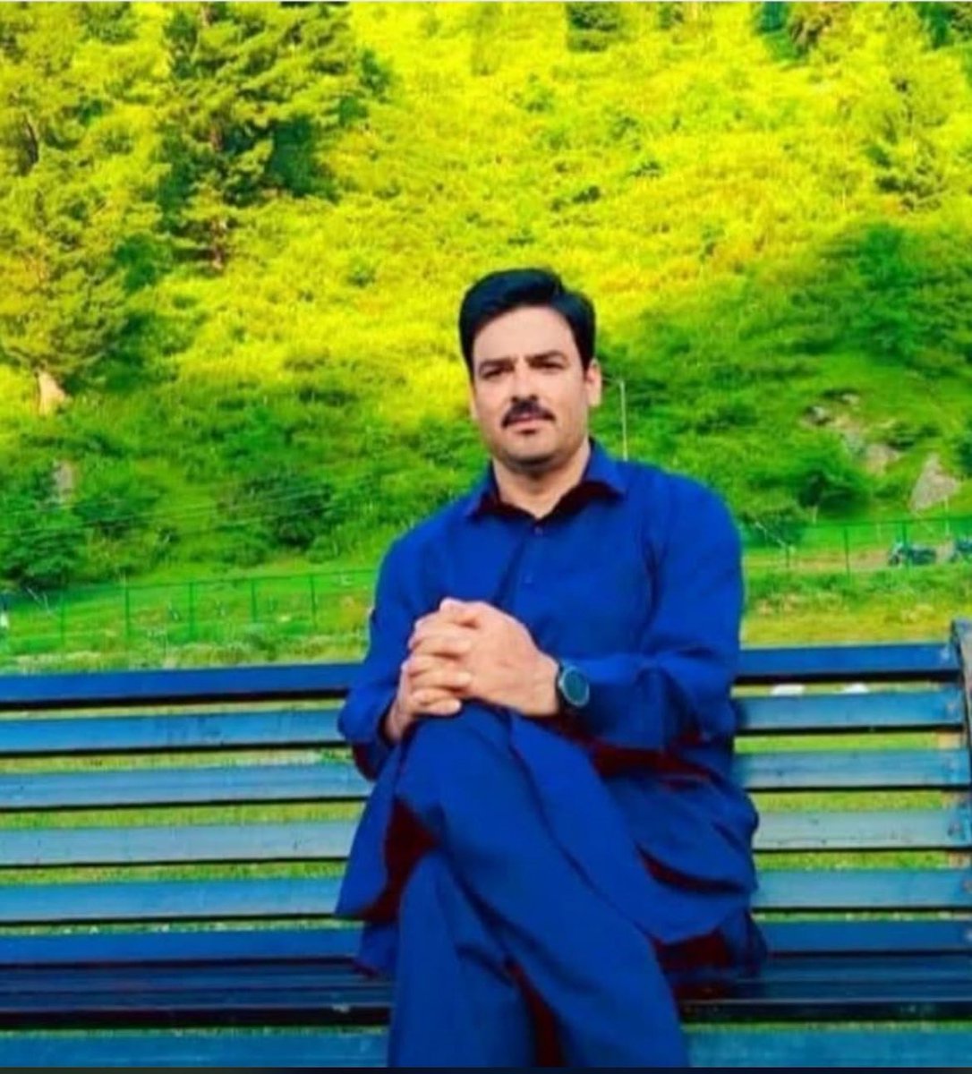 DDC_keller1's tweet photo. انا للہ و انا الیہ راجعون

جناب جاوید حسین حکلا صاحب، وارڈن گوجر بکر وال ہوسٹل شوپیان، کے انتقال کی خبر سن کر دل شدید رنج و الم میں ڈوب گیا ہے۔ یہ جان کر مزید صدمہ ہوا کہ ان کی وفات گھر سے گرنے کے حادثے کے باعث ہوئی۔ https://t.co/ZnXqOLipni