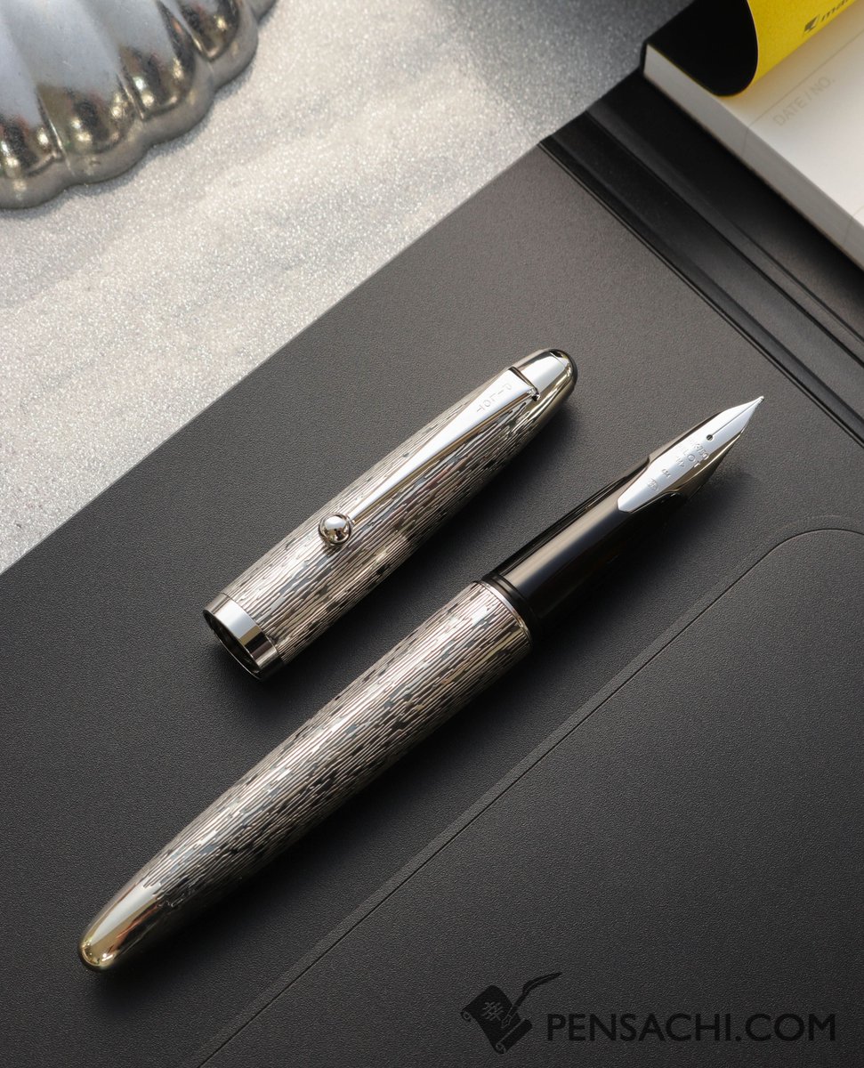 pen_sachi's tweet photo. Items in frame:
🔺PILOT Silvern Sterling Silver - Spinning Raw Silk
Nib: 18K Gold

🔺Maruman Mnemosyne A5 Notepad 5mm - Graph N188A with PP Holder
⁠
#pensachi #fountainpen #sterlingsilvern #pilotpen #fpgeeks #fpn #goldnib #plumaestilográfica⁠ #silver #writing #nib #ink #pen 
⁠ https://t.co/DnCTwHHB1I