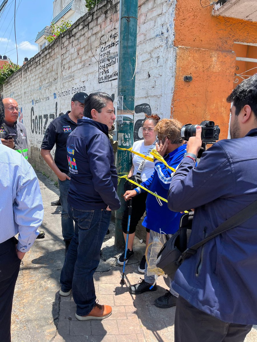 Toño Patiño (@tonopatino) on Twitter photo Por instrucción del alcalde <a href="/mauriciotabe/">Mauricio Tabe Echartea</a>, los equipos de <a href="/MHPrevencion/">Protección Civil Miguel Hidalgo</a>, Obras, <a href="/OlaMHmx/">Servicios Urbanos MH</a>, <a href="/Participacion_M/">Participación Ciudadana Alcaldía Miguel Hidalgo</a>, <a href="/MHDesSocial/">Alcaldía MH Desarrollo Social</a> y <a href="/BlindarMH/">Blindar MH</a>, atendimos la emergencia en la colonia América y dimos acompañamiento a las familias afectadas.
La seguridad de todos es nuestra prioridad. Por instrucción del alcalde <a href="/mauriciotabe/">Mauricio Tabe Echartea</a>, los equipos de <a href="/MHPrevencion/">Protección Civil Miguel Hidalgo</a>, Obras, <a href="/OlaMHmx/">Servicios Urbanos MH</a>, <a href="/Participacion_M/">Participación Ciudadana Alcaldía Miguel Hidalgo</a>, <a href="/MHDesSocial/">Alcaldía MH Desarrollo Social</a> y <a href="/BlindarMH/">Blindar MH</a>, atendimos la emergencia en la colonia América y dimos acompañamiento a las familias afectadas.
La seguridad de todos es nuestra prioridad.