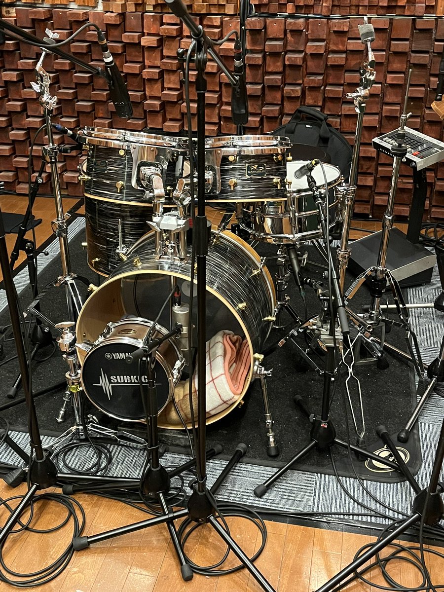 itou_tkj's tweet photo. 昨日はLUB labさんにて録音。最初ちょっと手こずりましたが順調に進んで無事ノルマも達成。自前のスネア は使わず、スタジオ所有?の名器70年代402を借用。お先に失礼しましたがおつかれ様でした。
いつもありがとうございます!
#Bagus! #ナツサマー #lublab https://t.co/NqLu6gKGIt
