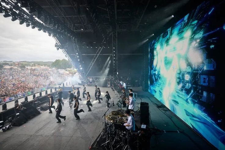 jwwmch's tweet photo. One year ago today, SEVENTEEN made history at Glastonbury 🔥 https://t.co/VmprZIRKi6