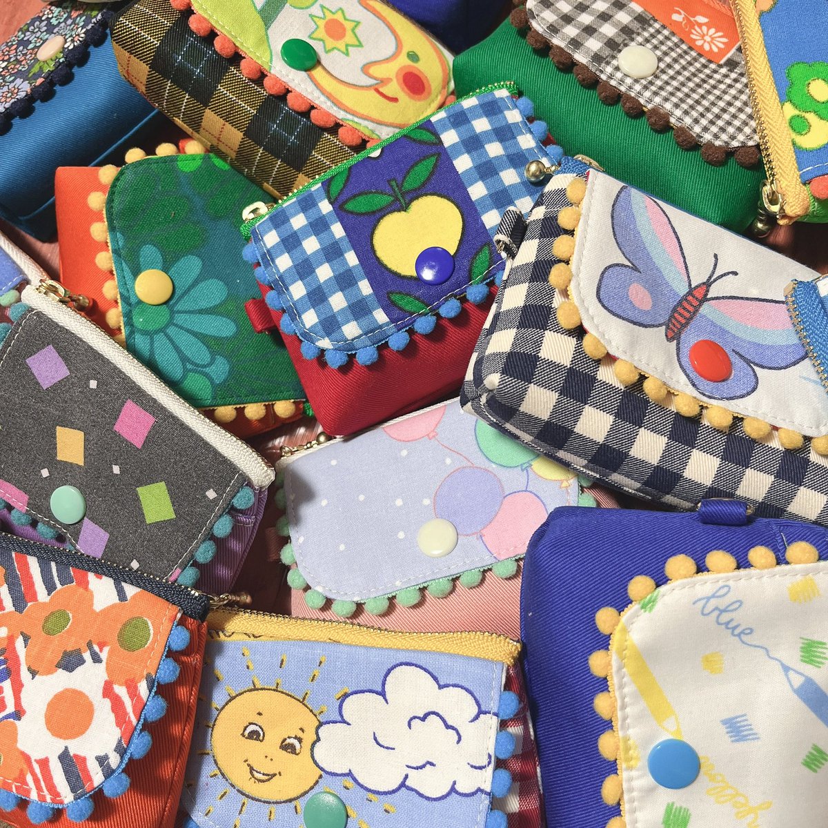 mamyuhandmade's tweet photo. デザインフェスタ61出展します

ヴィンテージファブリックを使って
レトロなポーチやカバン作っています

出展日　7/5.6(両日)
出展名　mamyu(まみゅー)
ブース番号　I-263 

��ひ遊び��来てください🌼

#デザフェス61リポスト
@designfesta 
#レトロ https://t.co/hobuhGg9mb