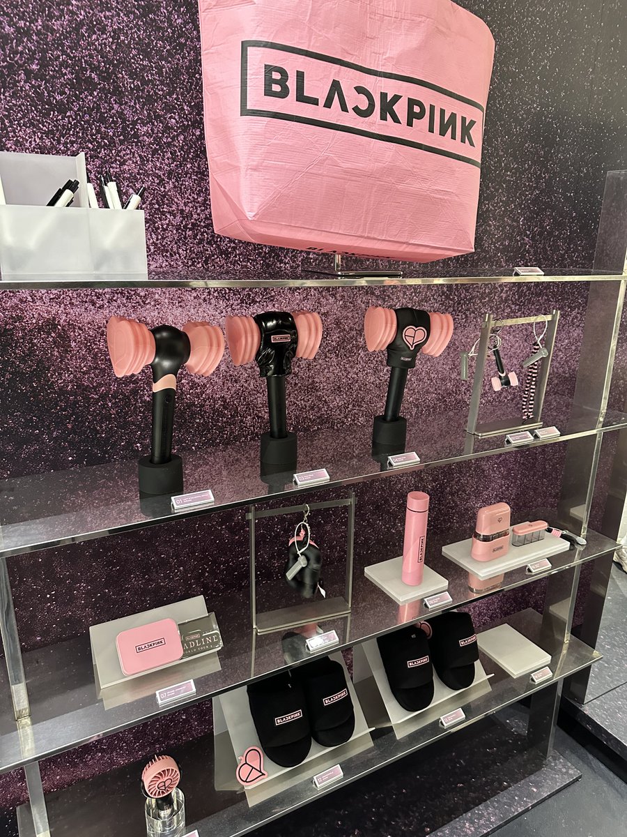 กรอบใส่การ์ดของลิซ่าหมดไปซะแล้วของวันนี้