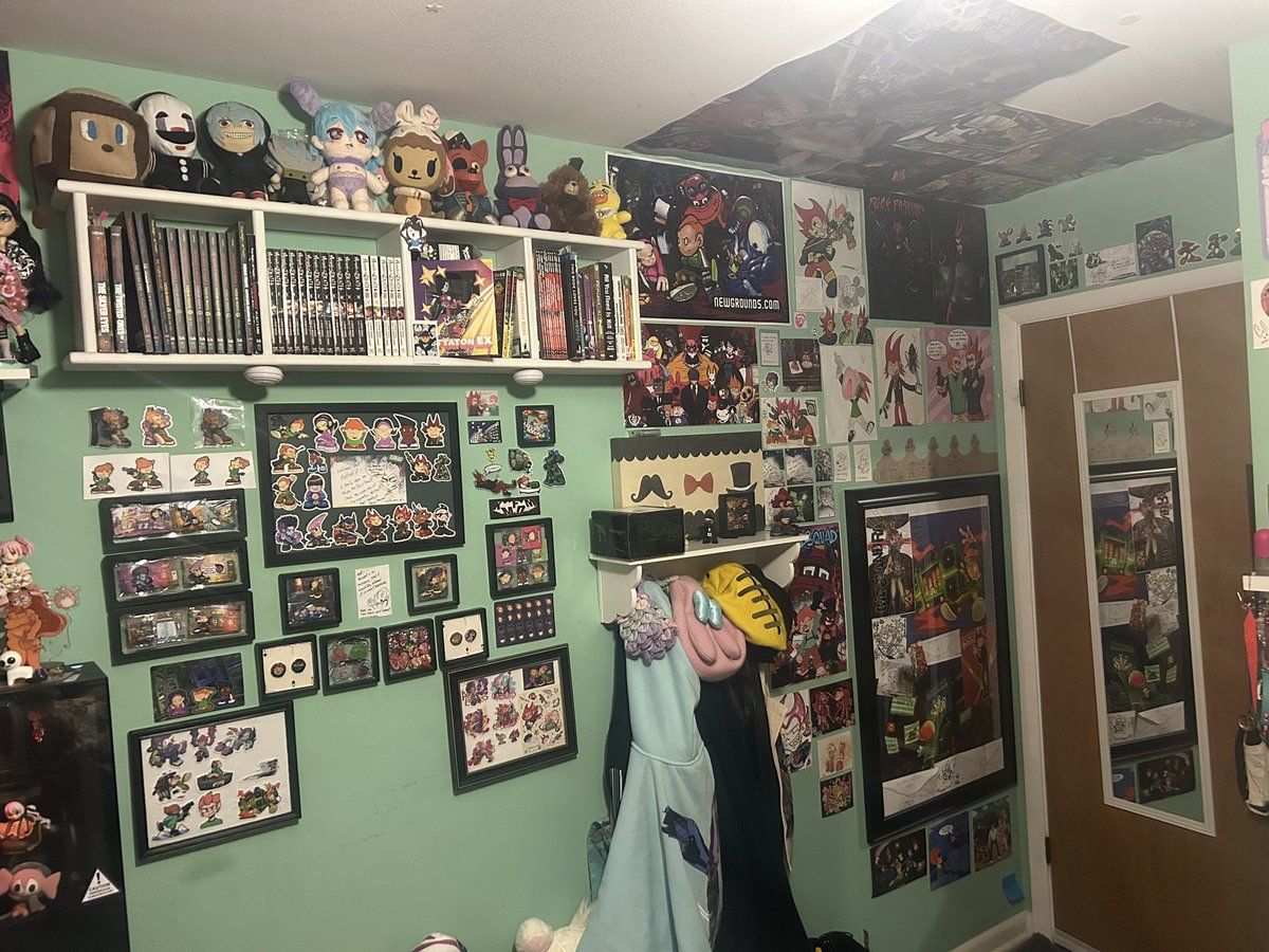 Hatts0ff's tweet image. Literally all of the Pico wall, plus my Pico’s School themed handhelds!! I have more ps stuff, but I can only fit so much here lol
(I had to get up on my half lifted vest to take a full photo. Help lol)
#picosschool #newgrounds