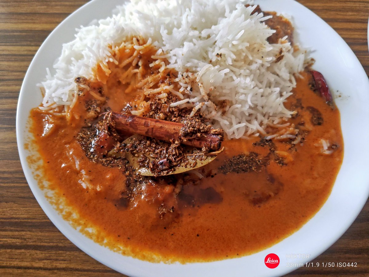 SubmarineW's tweet photo. 本日の無印カレーは

チキンペッパーフライ
ローストプラウンのスパイシーカレー
の、あいがけカレー

アイドル主役の脇を実力派俳優で固めたドラマって感じでしょうかw https://t.co/uSUDoBpUEi