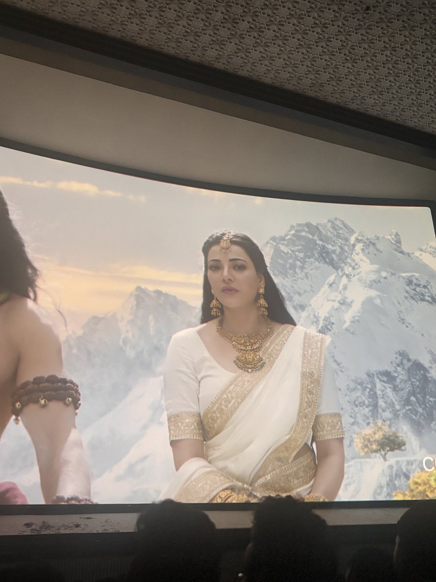 Queenu Queenu  👑🤌

Ma pravati devi 🪷🥹✨

Kajal Aggarwal on big screen 🤍💝

#KajalAggarwal #kannappa #KannappaMovie #viswanaththeather