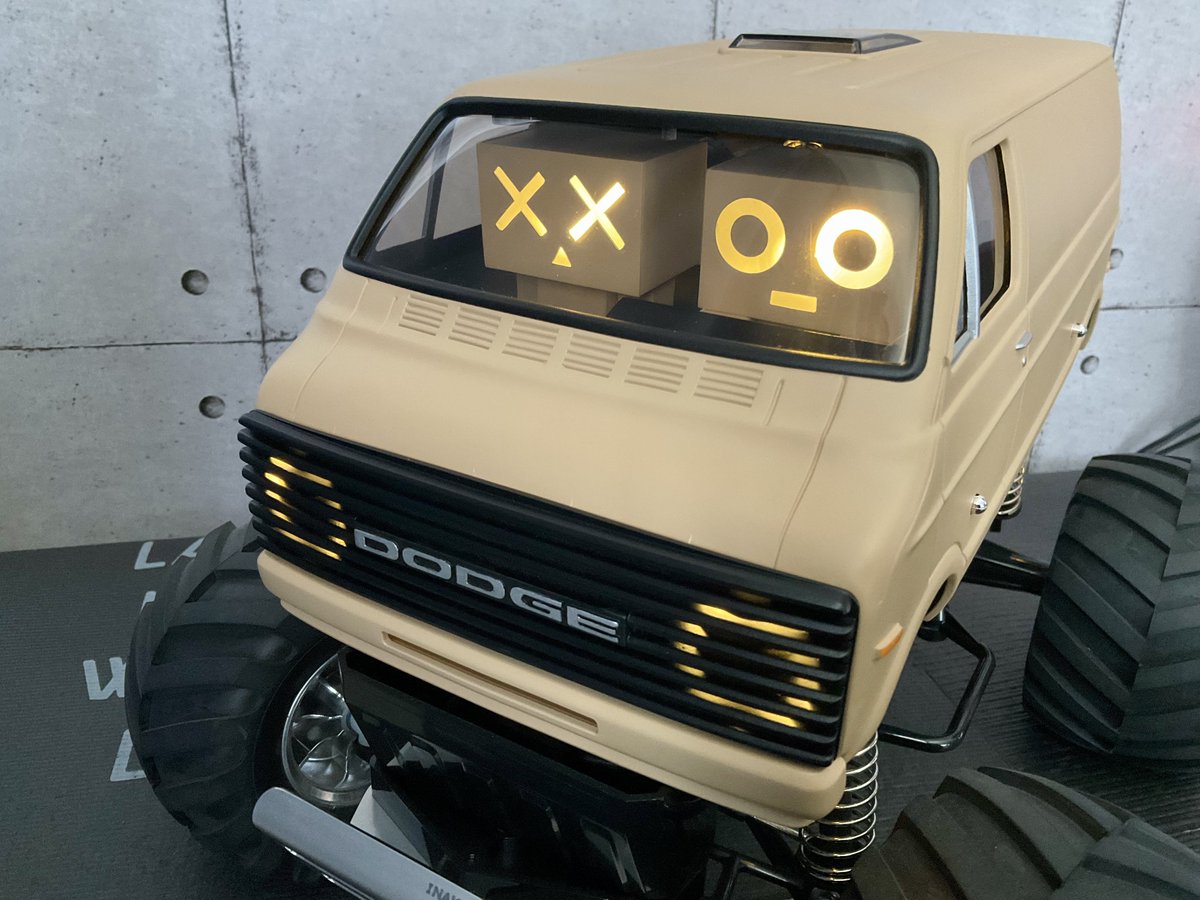 visionrc2's tweet photo. プラ板でフロントマスクとお揃いの🤖🤖
メーターはデュアルライダーのステッカーを流用。

#タミヤRCコンデレ4  #タミヤ　#TAMIYA https://t.co/0rRaIbme7l