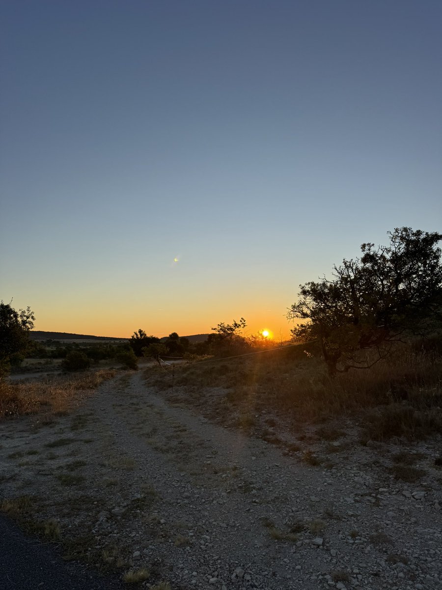 Le soleil vient de se lever, encore une belle journée… 😁