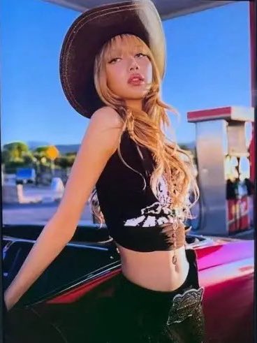 ลิซ่าสวยมากแม่ จริตคนสวยขาาาาาาทะลุจอ 

ปล.เป็นภาพโปสเตอร์ที่ไม่มีในทีเซอร์