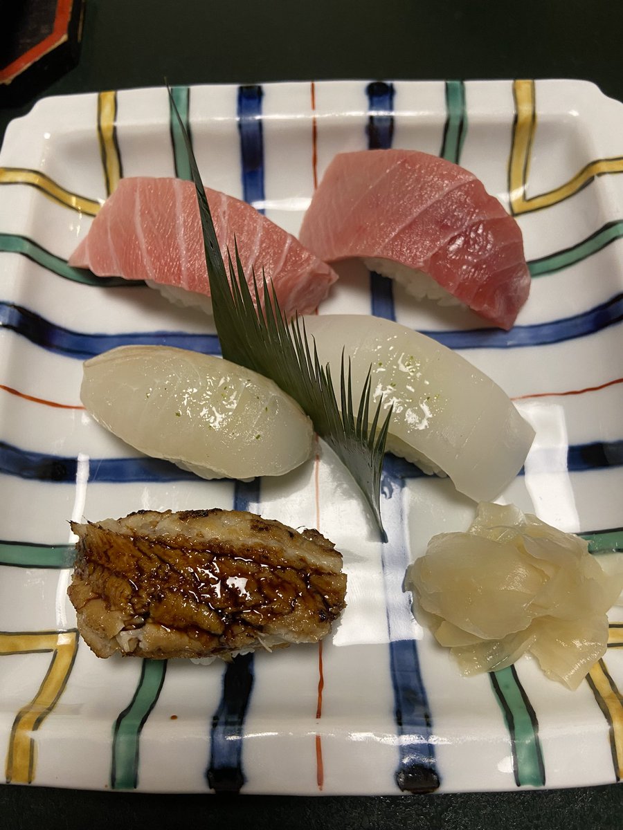 Higashikao's tweet photo. 末廣鮨でマグロとメロンで腹ごしらえ！
#柏サポ清水遠征 https://t.co/QsRPzPr2Fa