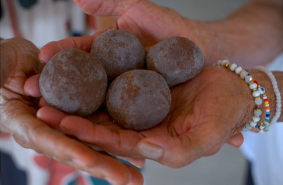 #NuevoArtículo #28Junio 

Si te gusta el chocolate, espera que lo pruebes con cocuy. Las potentes combinaciones de Petra Quero en Yaracuy

✍️ <a href="/SorianaDuran/">Soriana Durán</a> 
📸 <a href="/fabmarto/">Fabricio</a> 

lainventadera.com/2025/06/28/si-…