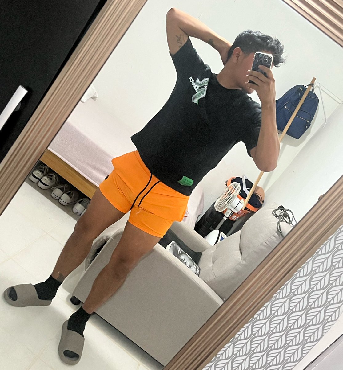aaronlez's tweet photo. Fin de semana en casa relax 🥵 https://t.co/Cvc2W3gHDB