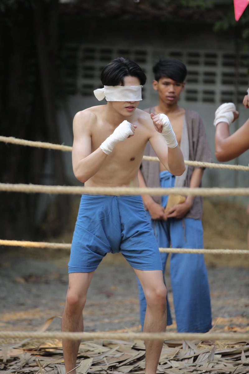 ไอเมฆตอนยังไม่รู้ชะตากรรม
ว่าตัวเองกำลังจะชกกับผู้ใด 🫣
#MemoirOfRatiEP2 

‘จาฤกรติชา Memoir Of Rati’ 
ทุกวันศุกร์ เวลา 20:30 น. ทางช่อง GMM25
รับชมย้อนหลังที่แรกทาง Netflix เวลา 21:30 น.