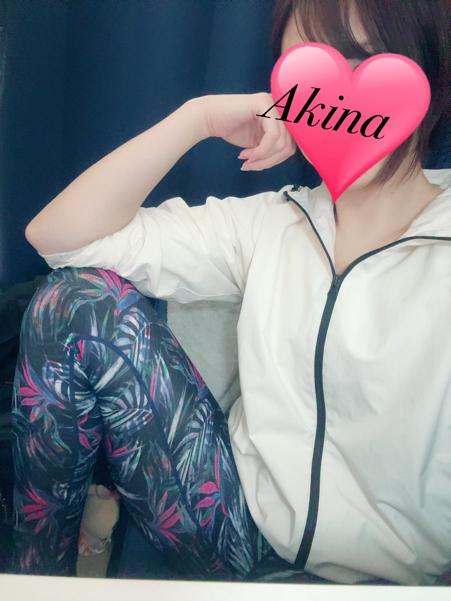Akina_kunka's tweet photo. 一緒にストレッチしない？
今日は20時までいてるよ🙌

 #スポコス
 #kunkakunka
 #長身女子 https://t.co/52tNm7bKgx