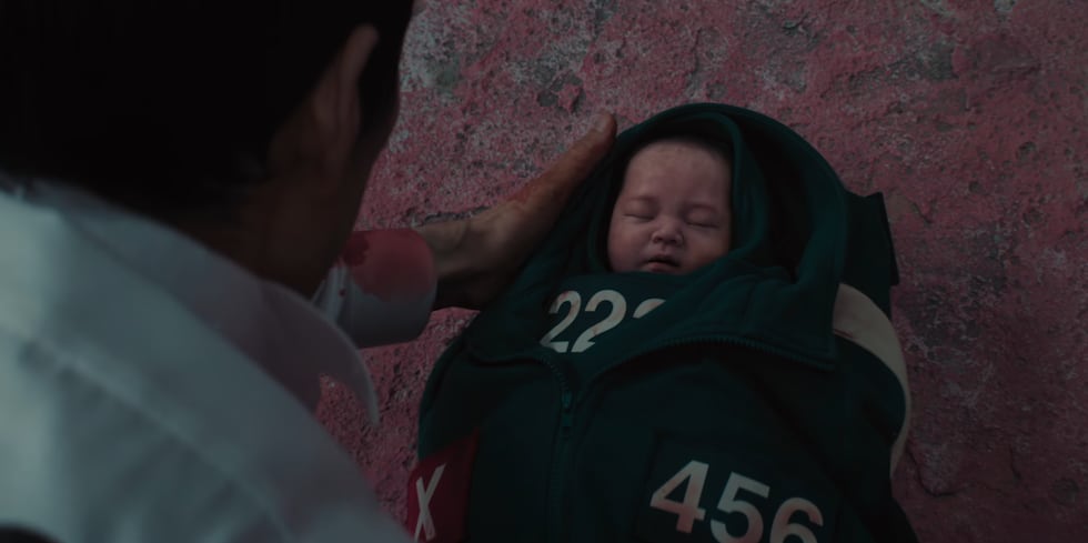 Lista_negracol's tweet photo. La bebe de 222 y Altafulla hicieron lo mismo; entraron a mitad del juego y se llevaron el premio durmiendo JAJAJAJAJAJJAJAKAJAJJAJAJAJAJAJAJJAJAKWJWKAJAKJAJAJAJ
#SquidGame 
#SquidGameSeason3 
#LaCasaDeLosFamososCol 
#LaCasaDeLosFamososCol2 
#PandillaGate https://t.co/YyZsSwlPar