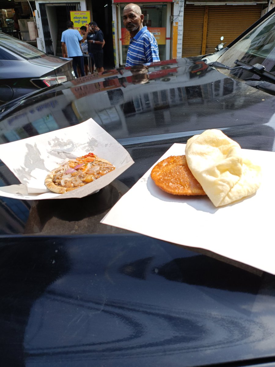 वाजपेयी का छोला भटूरा एक सप्ताह तक रोज खा लो तो बवासीर होने से कोई नहीं बचा पाएगा,

इतना गरम मसाला डालता है,