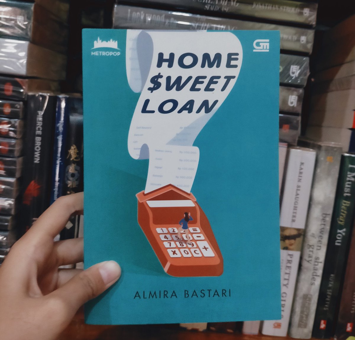 run_rabit_'s tweet photo. 📚 WTS Novel Home Sweet Loan
Butuh rumah baru buat buku yang manis ini 🕊️
Preloved, kondisi super baik (no sobek, no coretan)
💸 60k
📍 Madiun (via Wahana only)
RT & like sangat aku apresiasi 💚
DM kalau minat yaa~ 🌿
#WTSNovel #PrelovedBook https://t.co/VdaNxacxSO