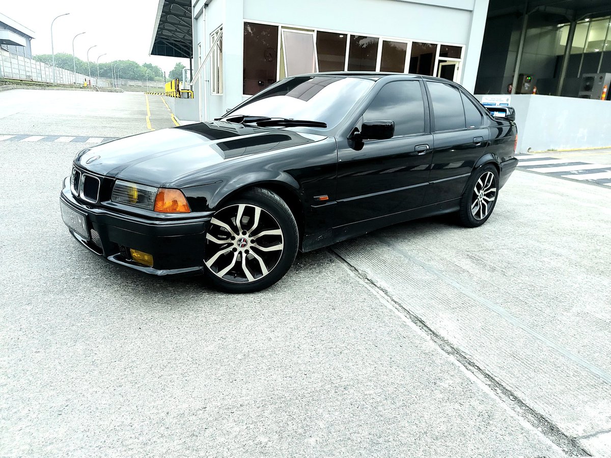 petrusben's tweet photo. @hrdbacot BMW E36 320 M50'MT. Mobil udah ganteng, denger suara knalpot dijamin nagih :).
Gausah mahal mahal, 55 Jt negoin ajah sambil ngopi di aeon cikarang.
Dijual karena mau melihara E90. https://t.co/xjzuLeMqAk