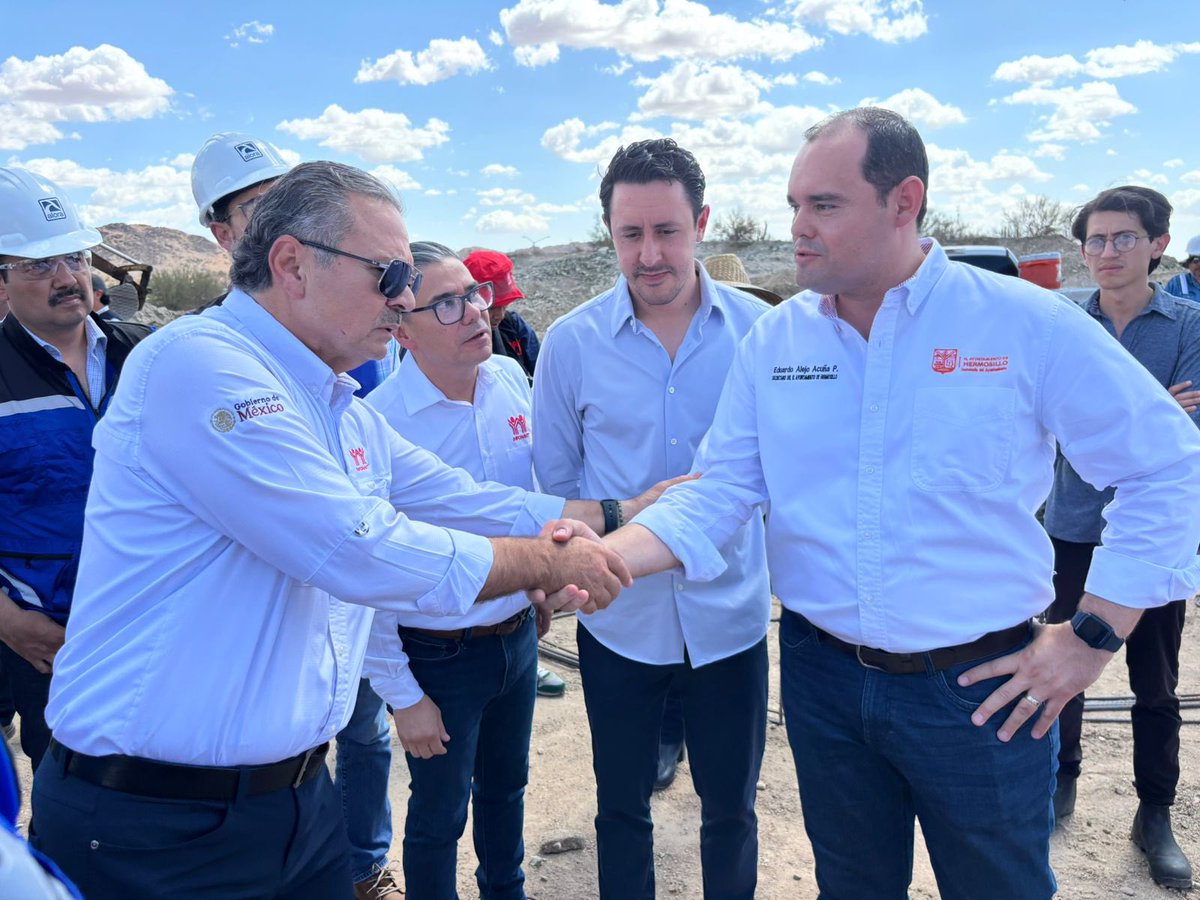 eduardoacunap's tweet photo. Hoy acompañamos al Director General de @Infonavit, @OctavioRomero_O, en visita a la construcción de desarrollo de viviendas accesibles para familias hermosillenses, como parte del Plan Nacional de Vivienda.

Este proyecto cuenta con el respaldo del programa Sello H del @HermosilloGob y @PromotoraInmobH, que incentiva la construcción de vivienda económica en beneficio de las familias hermosillenses.
