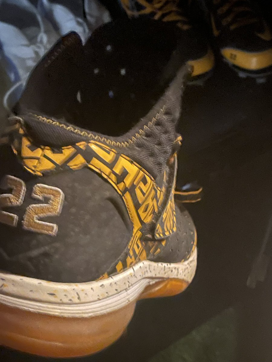 dommer740's tweet photo. @TheCUTCH22  2013 MVP Cutch cleats!!! #Zoltan https://t.co/zs19L7ZgJ6