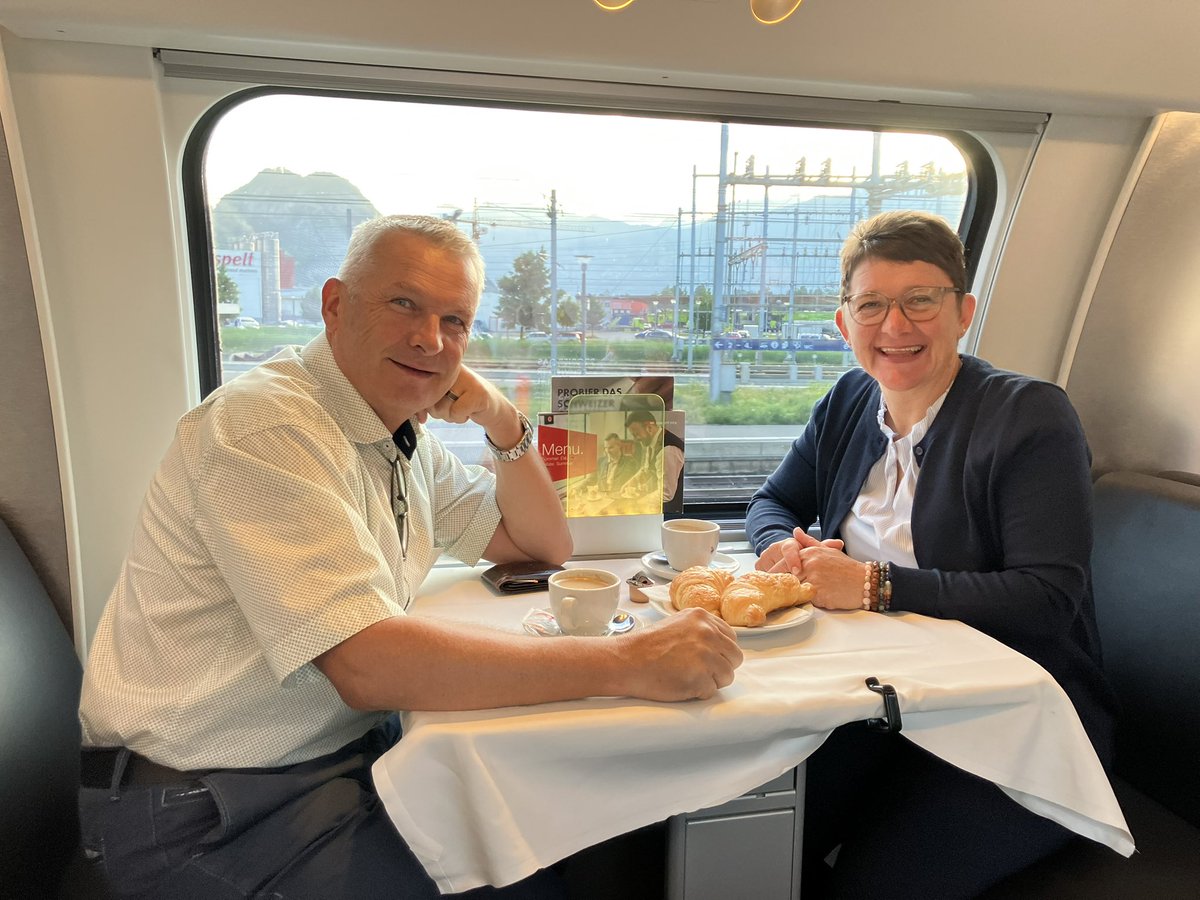 Maurus Tomaschett (@m_tomaschett) on Twitter photo Unterwegs nach Bern um unseren neuen #DieMitte Präsidenten <a href="/pmbregy/">Philipp Matthias Bregy ⚽️</a> zu wählen. <a href="/die_mitte_gr/">Die Mitte Graubünden</a> Unterwegs nach Bern um unseren neuen #DieMitte Präsidenten <a href="/pmbregy/">Philipp Matthias Bregy ⚽️</a> zu wählen. <a href="/die_mitte_gr/">Die Mitte Graubünden</a>