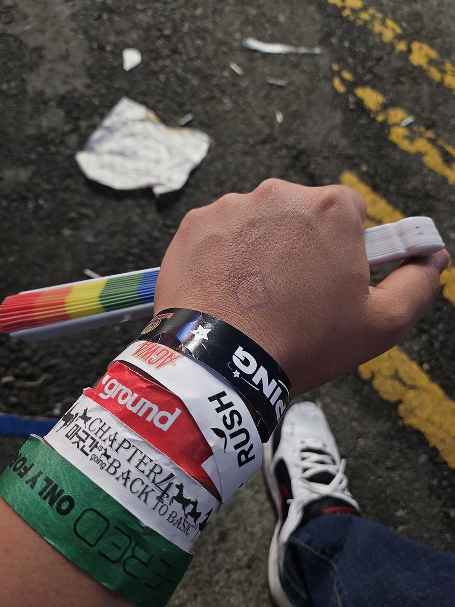 오늘 이탠 출격....오늘 도 인가....
또 상탈하고 놀고 있겠지.....