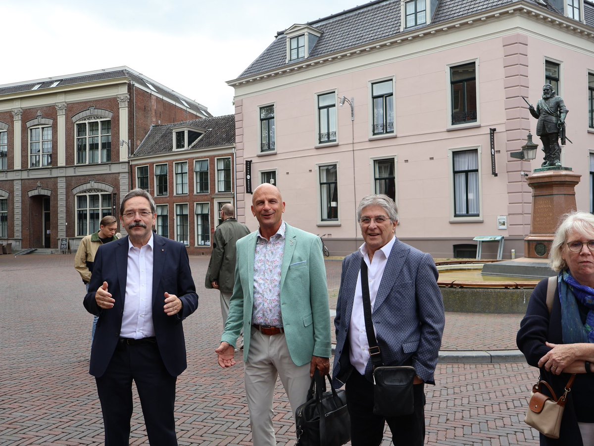 TheoRietkerk (@theorietkerk) on Twitter photo Met <a href="/cdavandaag/">CDA</a> <a href="/EersteKamer/">Eerste Kamer der Staten-Generaal</a> op werkbezoek bij de burgemeester van <a href="/Gemeente_Lwd/">Gemeente Leeuwarden</a> <a href="/sybrandbuma/">Sybrand Buma</a> , en <a href="/cdaleeuwarden/">CDA Leeuwarden</a> <a href="/cdafryslan/">CDA Fryslân</a> <a href="/frisodouwstra/">Friso Douwstra </a> en anderen; de stad <a href="/leeuwardenstad/">Leeuwarden</a> en de 35 kernen vormen een mooi gebied met grote uitdagingen. Ook investeren in de <a href="/Lelylijn/">Lelylijn</a> nodig! Met <a href="/cdavandaag/">CDA</a> <a href="/EersteKamer/">Eerste Kamer der Staten-Generaal</a> op werkbezoek bij de burgemeester van <a href="/Gemeente_Lwd/">Gemeente Leeuwarden</a> <a href="/sybrandbuma/">Sybrand Buma</a> , en <a href="/cdaleeuwarden/">CDA Leeuwarden</a> <a href="/cdafryslan/">CDA Fryslân</a> <a href="/frisodouwstra/">Friso Douwstra </a> en anderen; de stad <a href="/leeuwardenstad/">Leeuwarden</a> en de 35 kernen vormen een mooi gebied met grote uitdagingen. Ook investeren in de <a href="/Lelylijn/">Lelylijn</a> nodig!