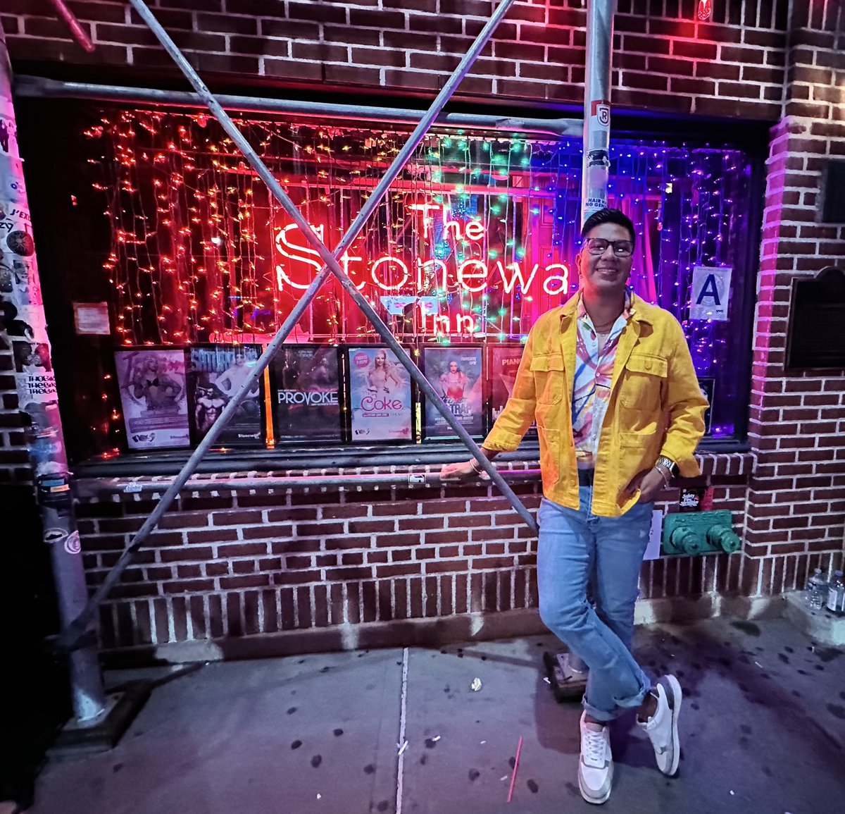 Vine a conocer Stonewall Inn, el lugar donde todo comenzó. 🏳️‍⚧️🏳️‍🌈✊

Vivamos siempre visibles y en resistencia. 

Happy Pride amigues! 🌈💜