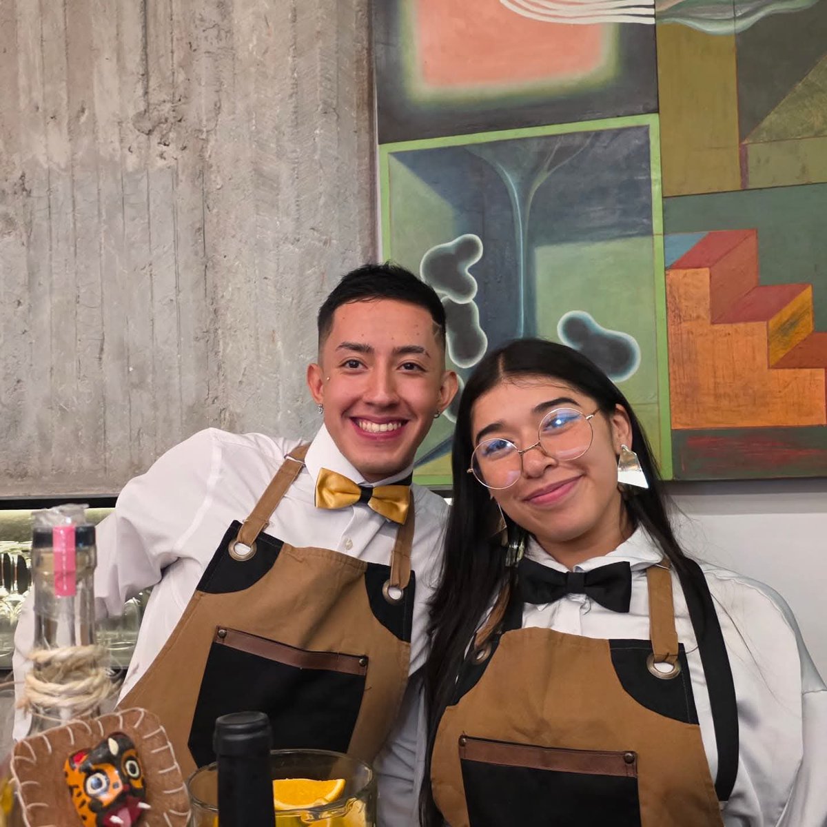 Se inauguró la galería de arte #BellasHartas en la icónica calle gay de México: República de Cuba. 

Un honor haber asistido. Grandes encuentros, viejos amigos. 

La comunidad gay siempre ha tomado el arte como impulso para la revolución de las conciencias. 

Enfrente está